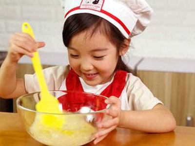 小宝宝其实也可以开展厨房教育